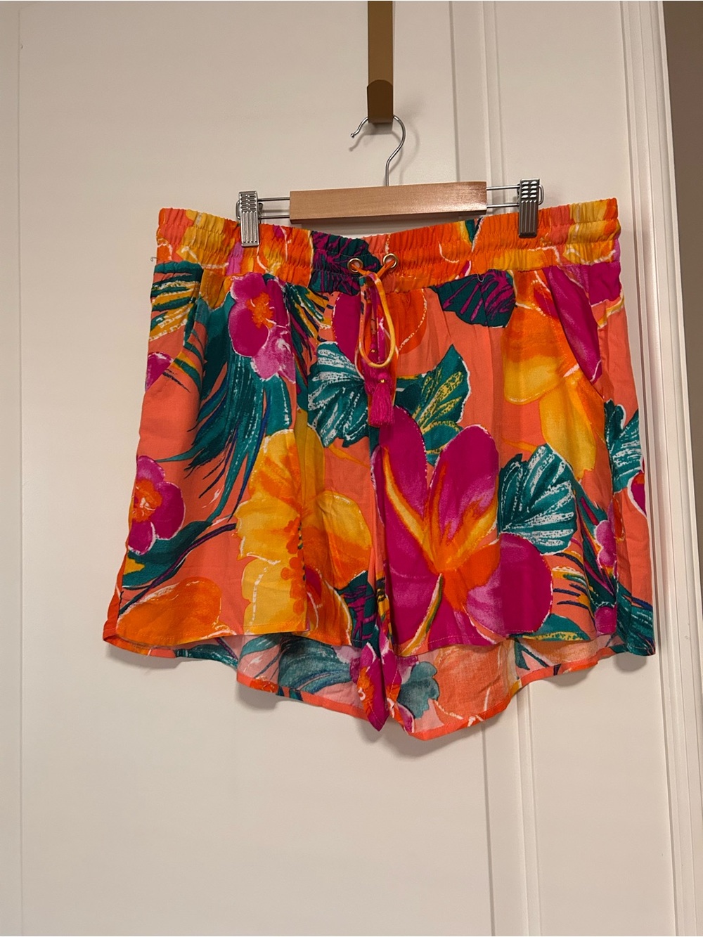 🌺🔆NWOT🌺🔆La Blanca Bright Floral Hibiscus Swim Coverup Shorts🌺🔆
